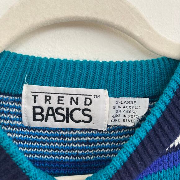 Vintage Trend Basics Funky Geometric Blue Pullover Sweater - Picture 4 of 4